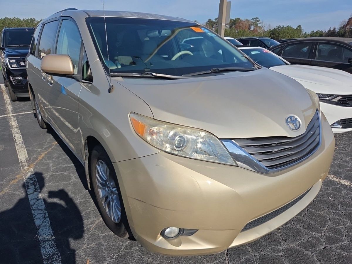 Toyota Sienna 2014 — photo 2