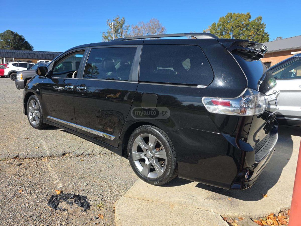 Toyota Sienna 2014 — photo 2