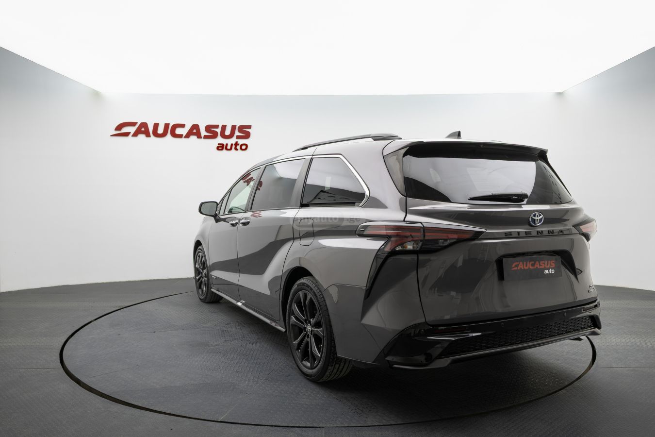 Toyota Sienna 2021 — photo 2