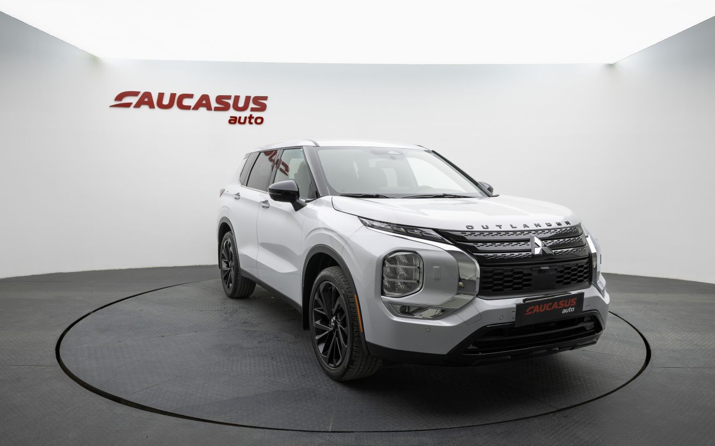 Mitsubishi Outlander 2023 — photo 2