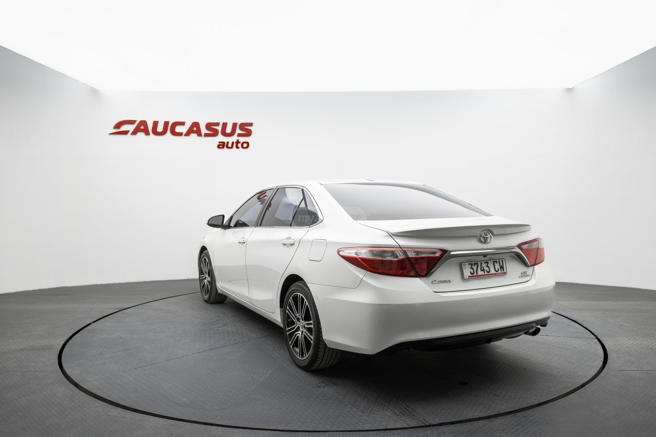 Toyota Camry 2016 — photo 2