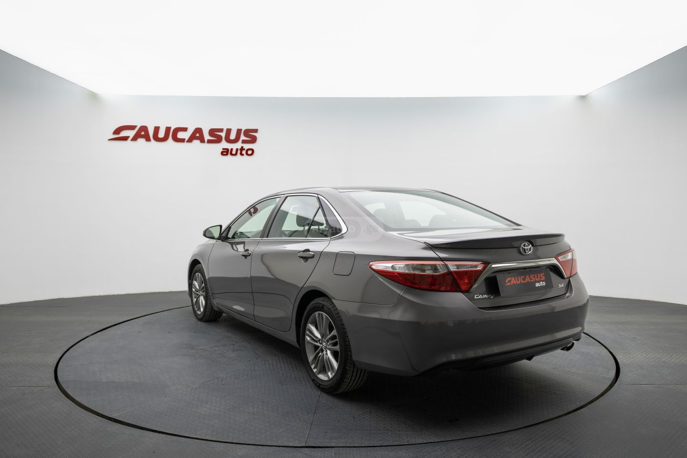 Toyota Camry 2016 — photo 2