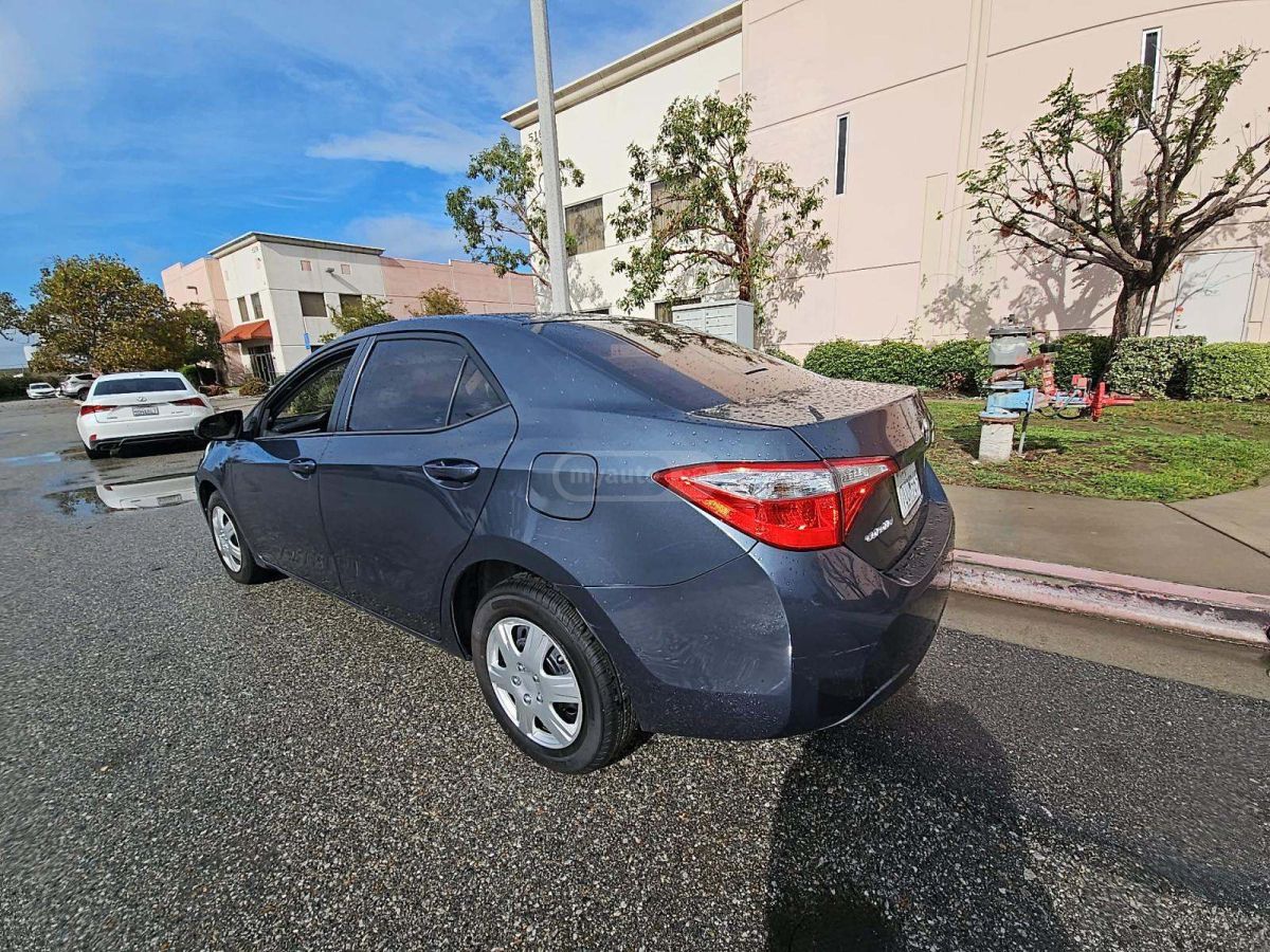 Toyota Corolla 2016 — photo 2