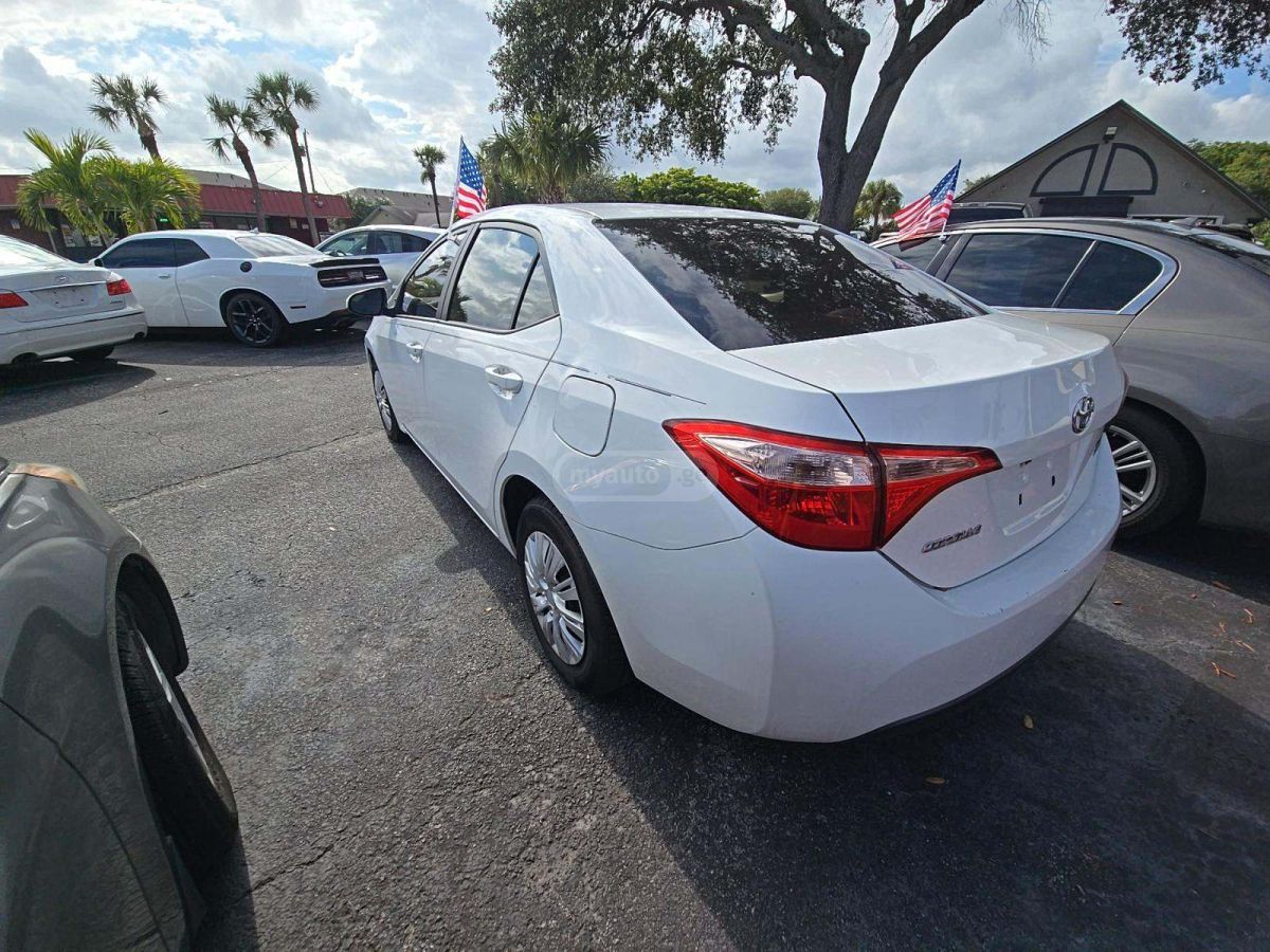 Toyota Corolla 2017 — photo 2