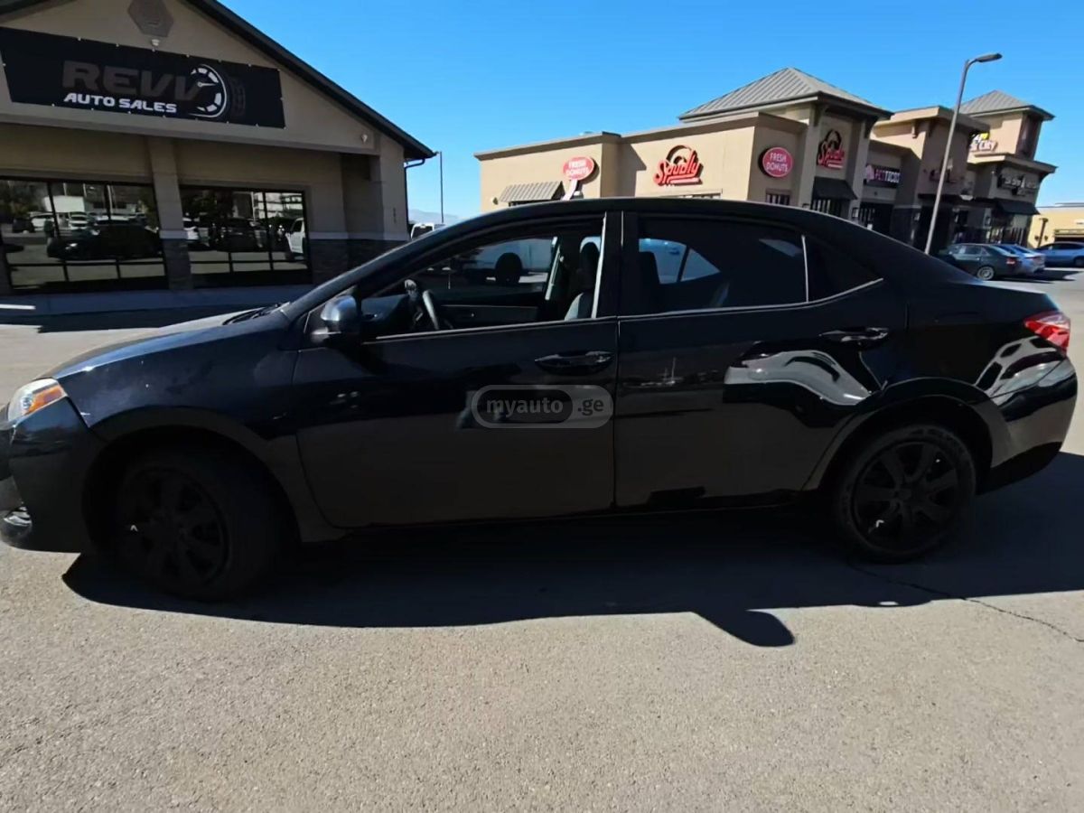 Toyota Corolla 2018 — photo 2
