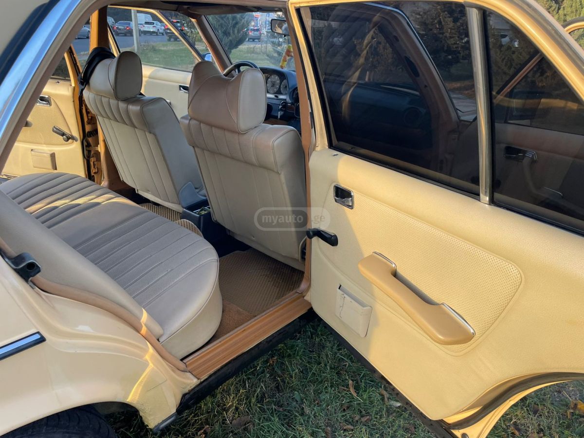 Mercedes-Benz E 240 1984 — photo 2