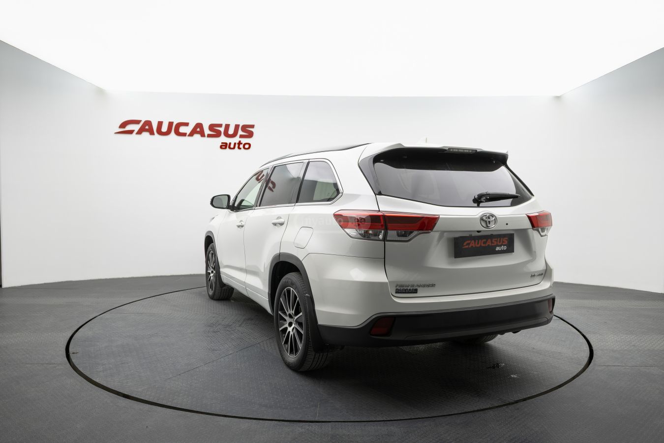Toyota Highlander 2017 — photo 2