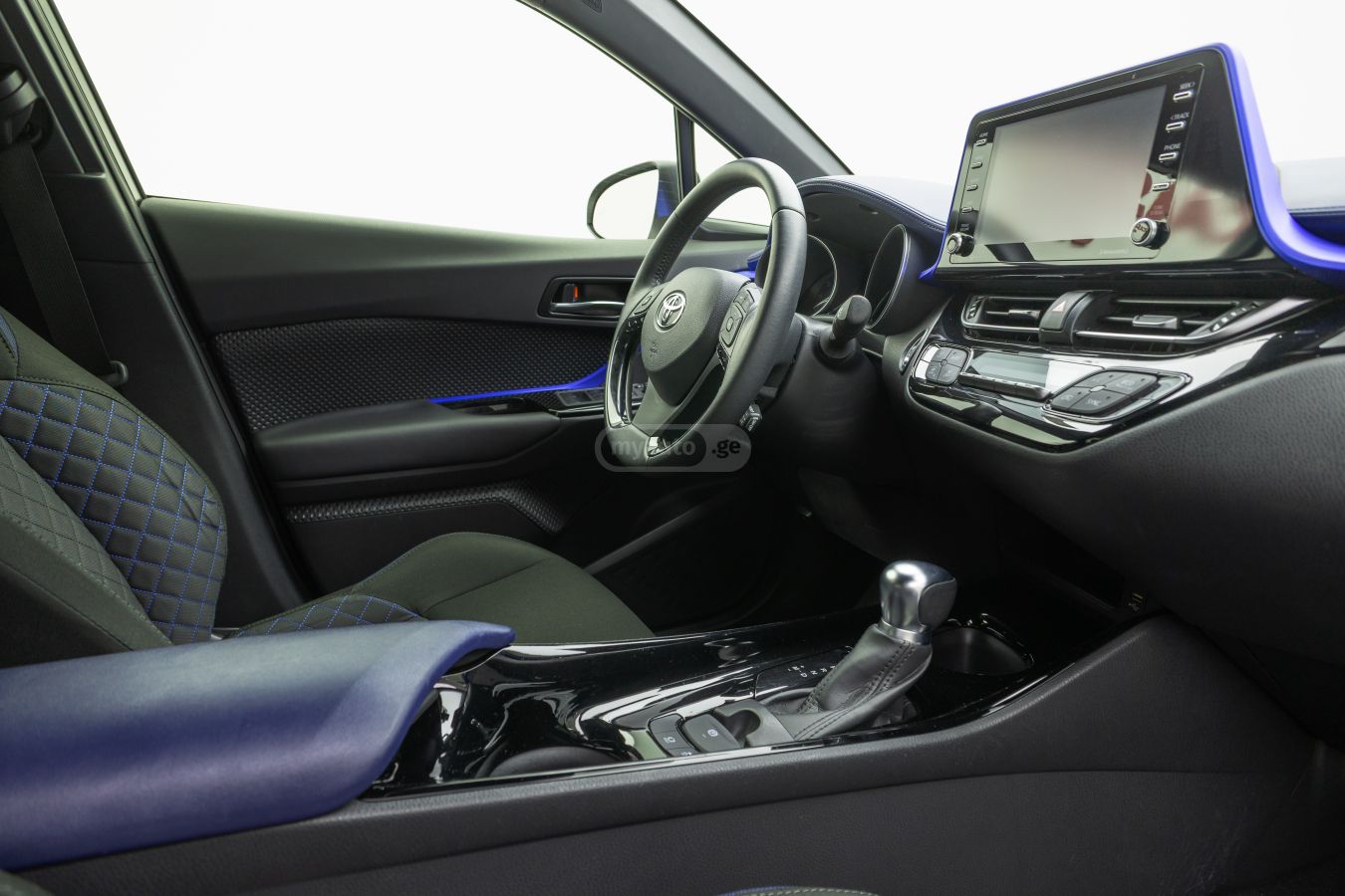 Toyota CHR 2021 — photo 2