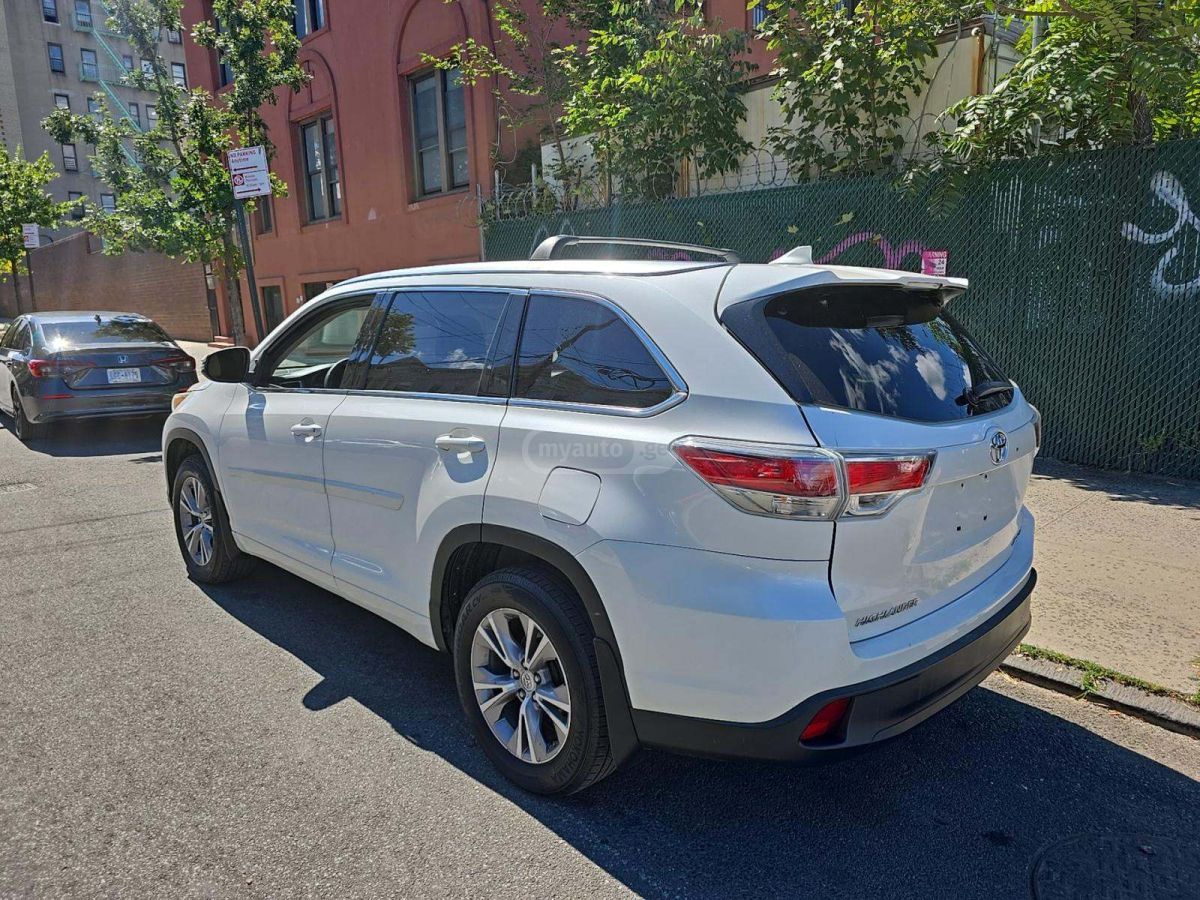Toyota Highlander 2015 — photo 2