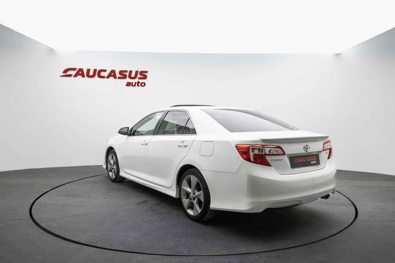 Toyota Camry 2014 — photo 2