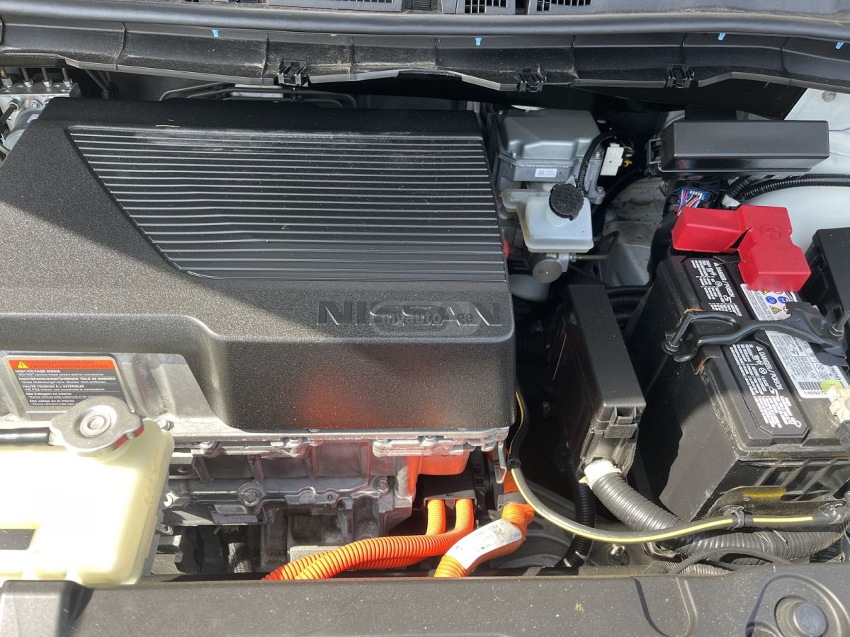 Nissan Leaf 2022 — photo 2