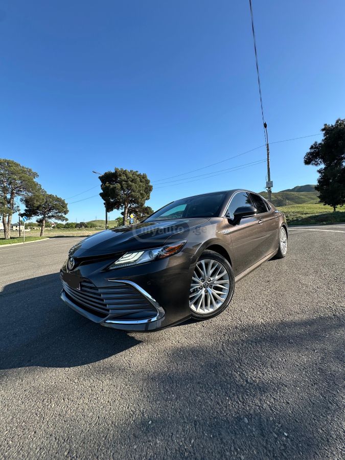Toyota Camry 2018 — photo 2