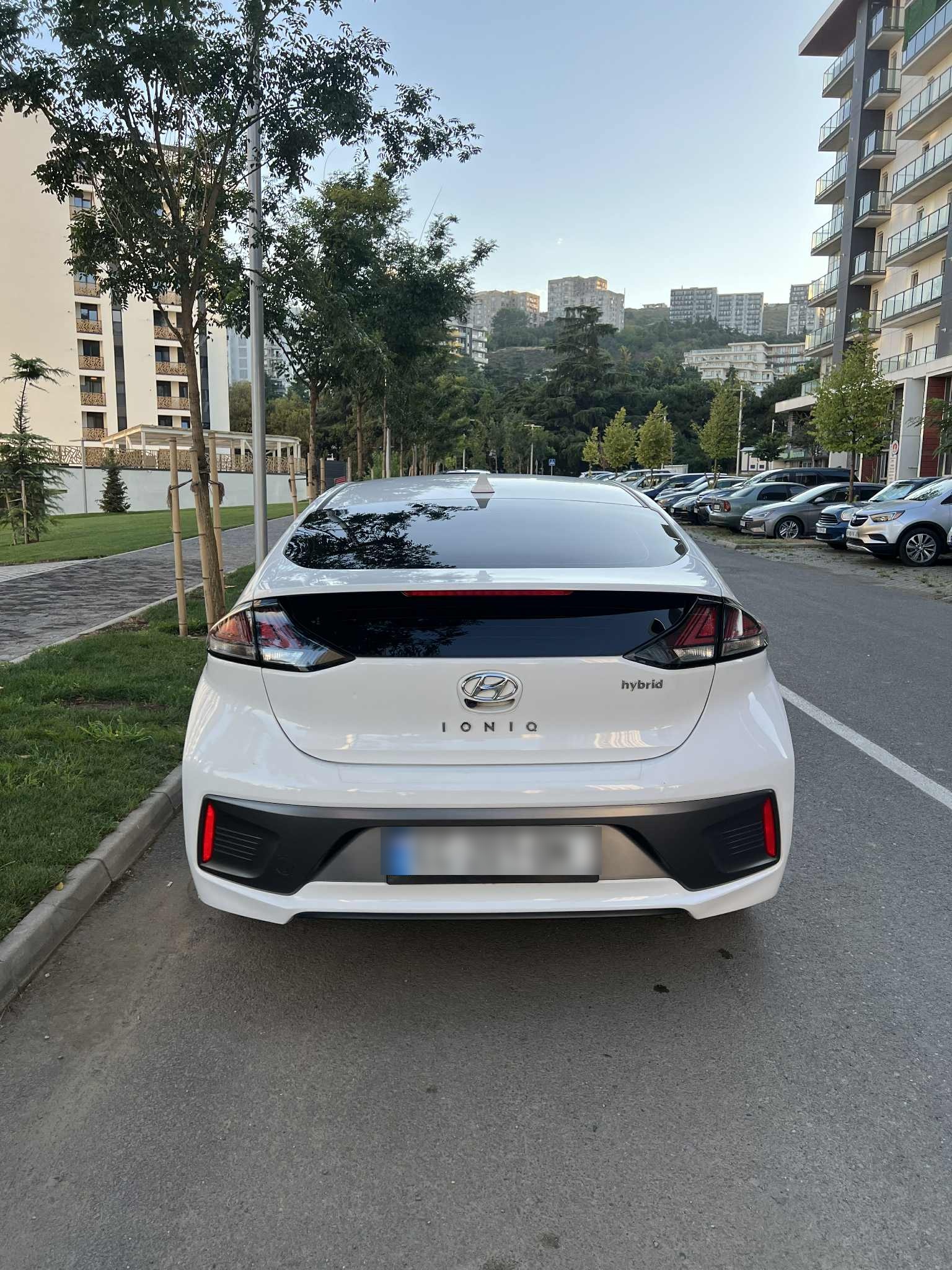 Hyundai Ioniq 2020 — photo 2