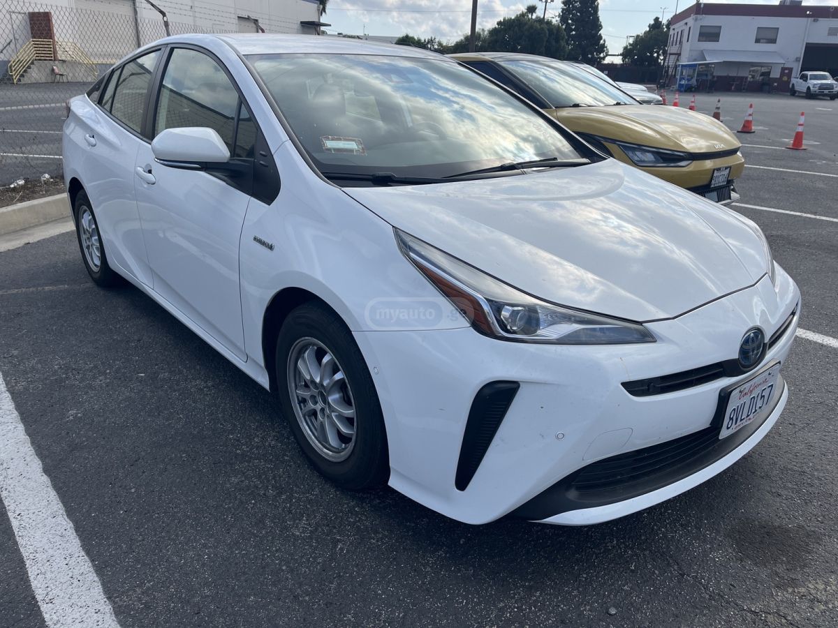 Toyota Prius 2021 — photo 2