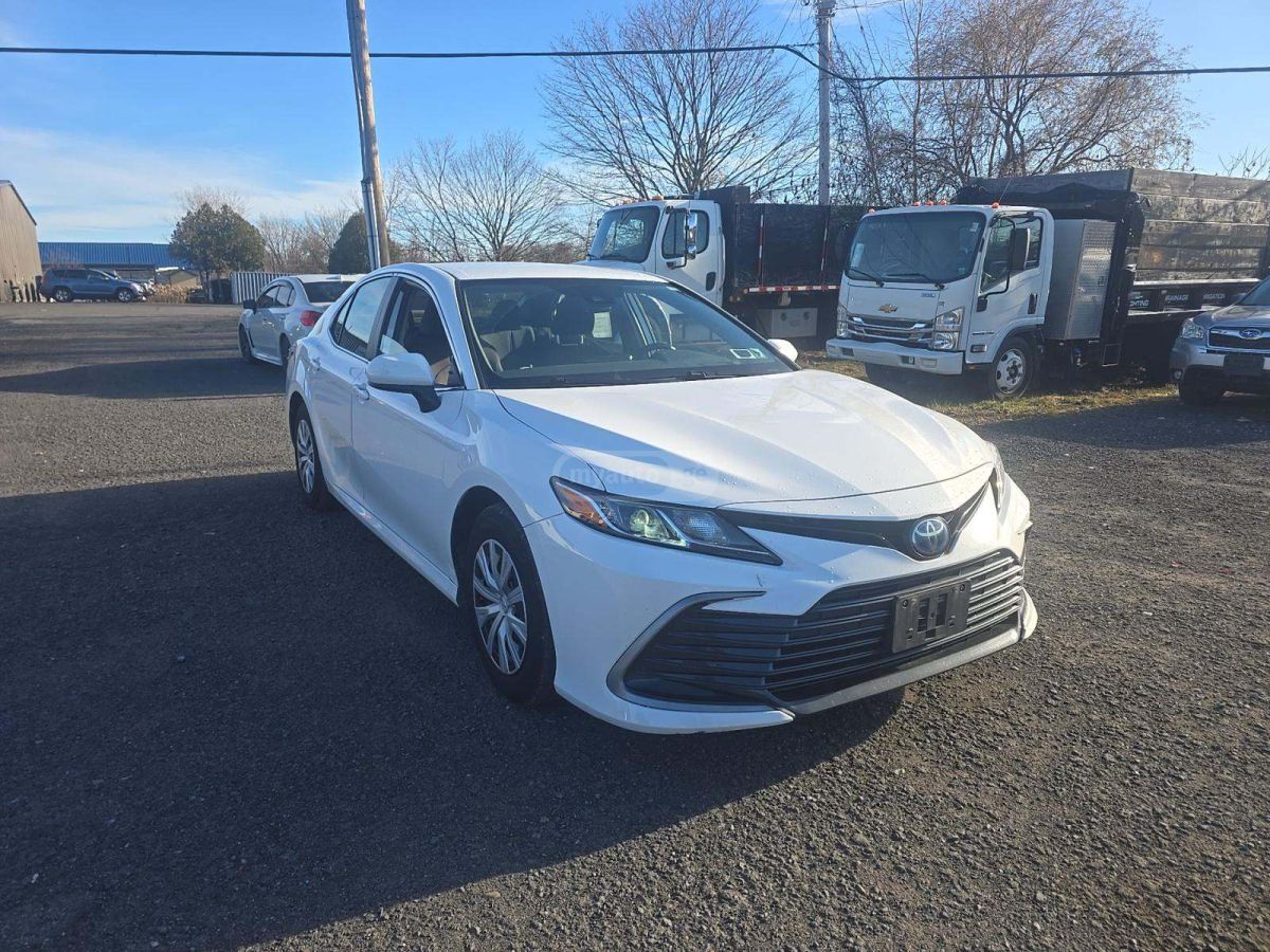 Toyota Camry 2022 — photo 2