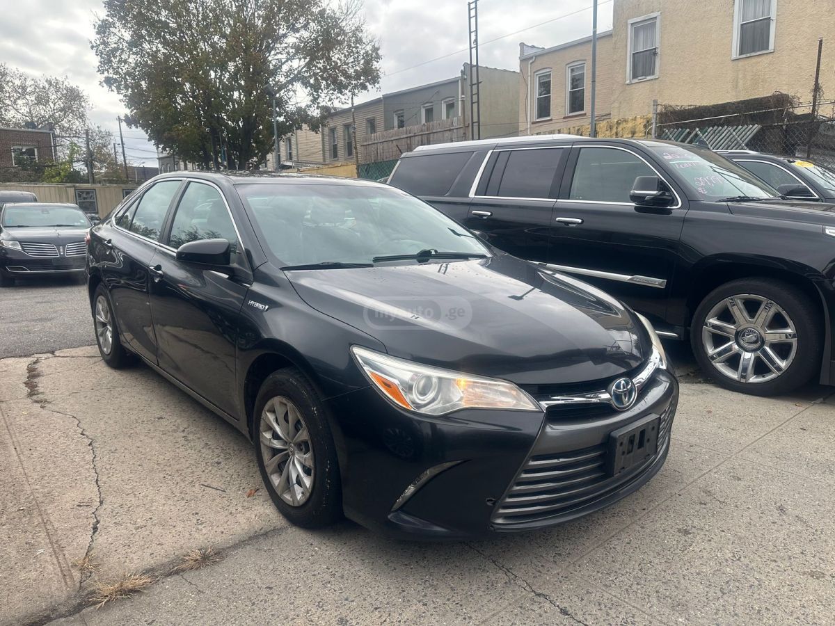 Toyota Camry 2016 — photo 2