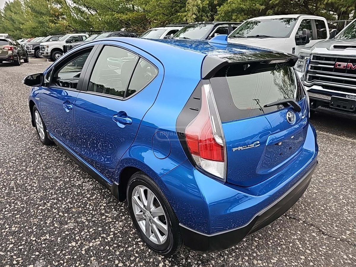 Toyota Prius C 2017 — photo 2
