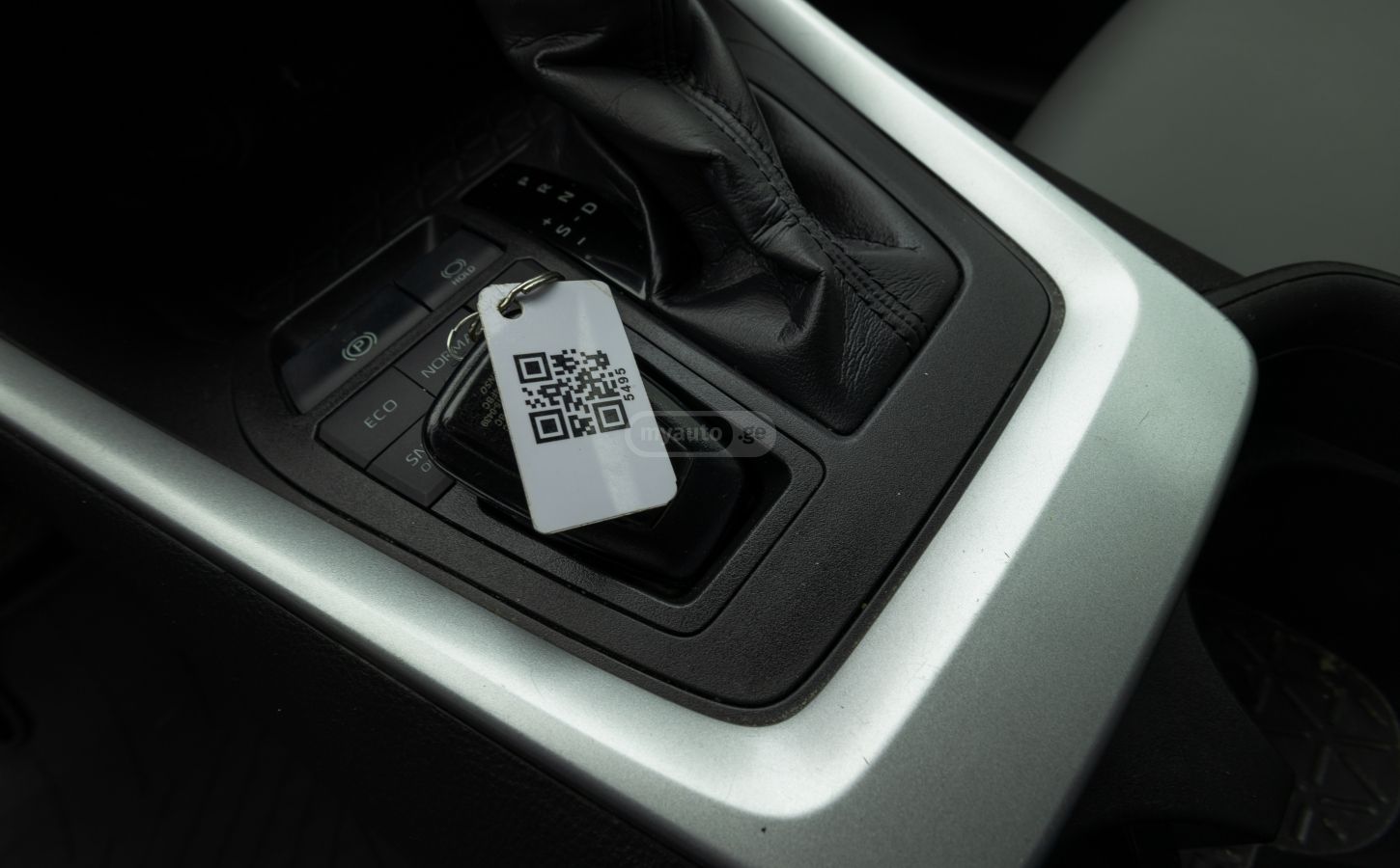 Toyota RAV4 2021 — photo 2