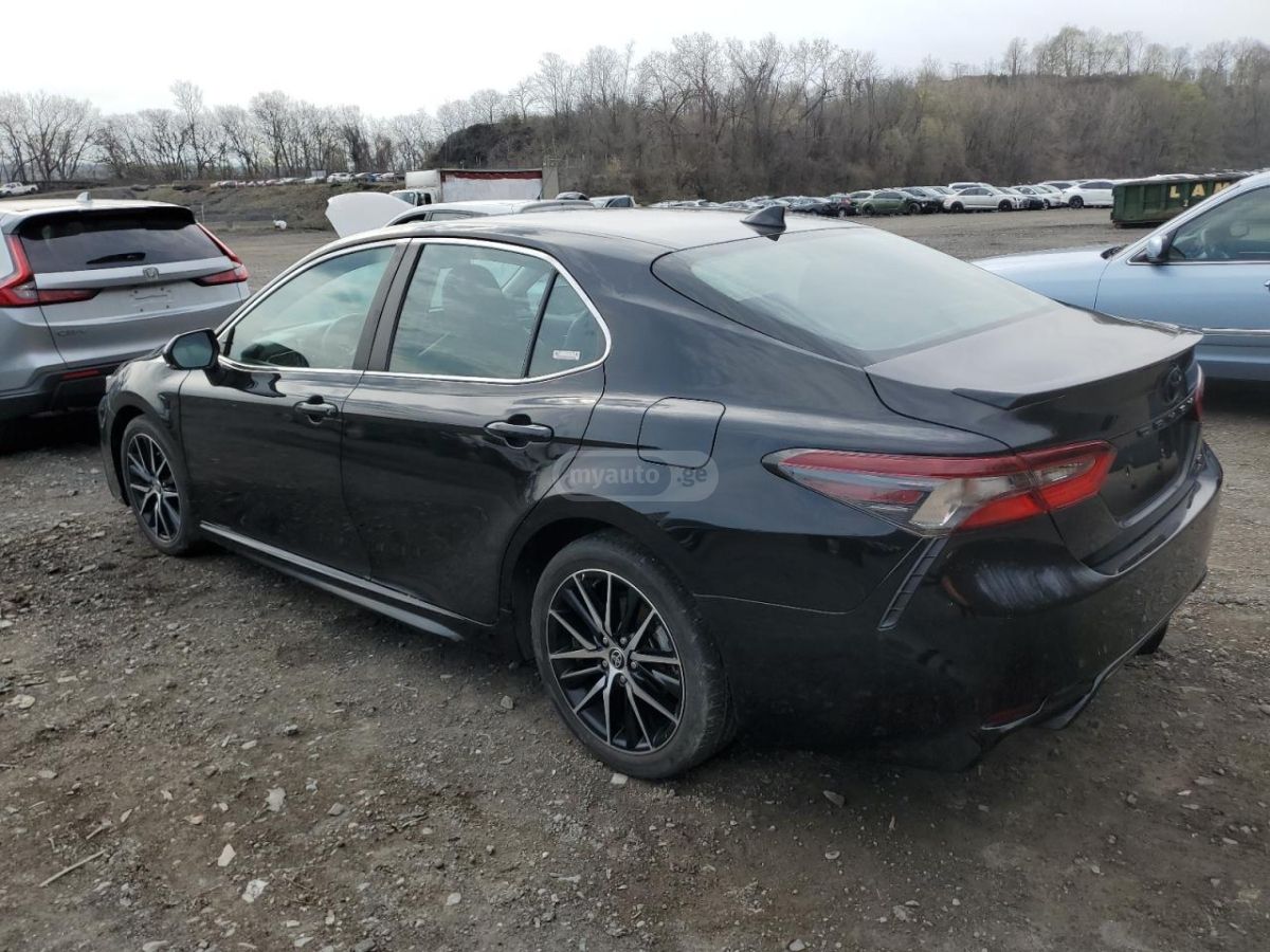 Toyota Camry 2022 — photo 2