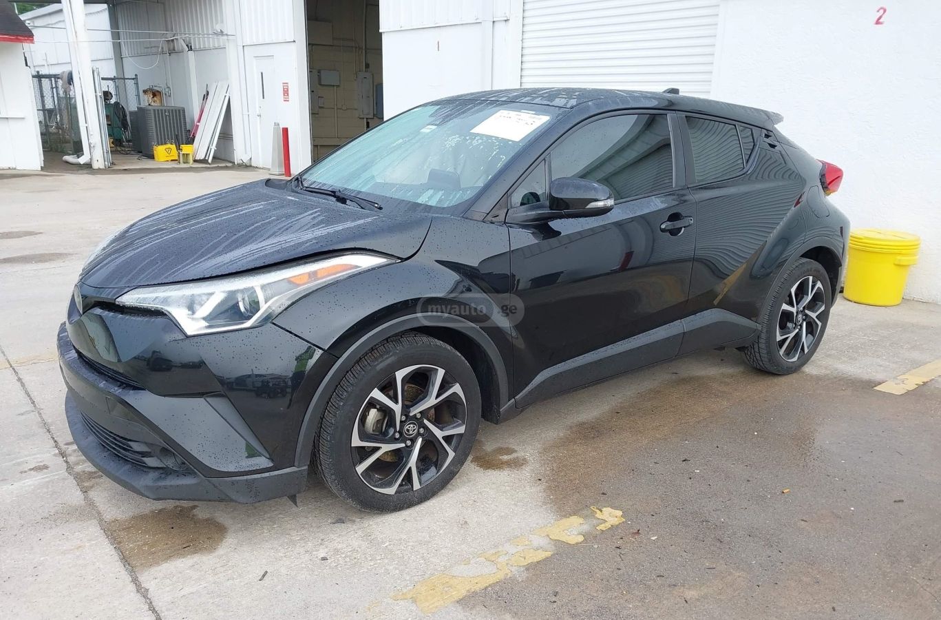 Toyota C-HR 2019 — photo 2