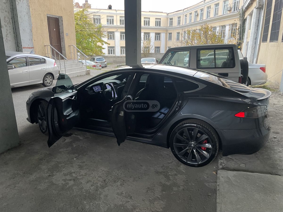 Tesla Model S 2018 — photo 2