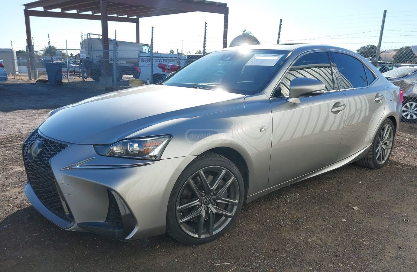 Lexus IS 200 2017 — photo 2