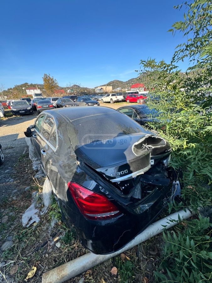 Mercedes-Benz C 300 2015 — photo 2
