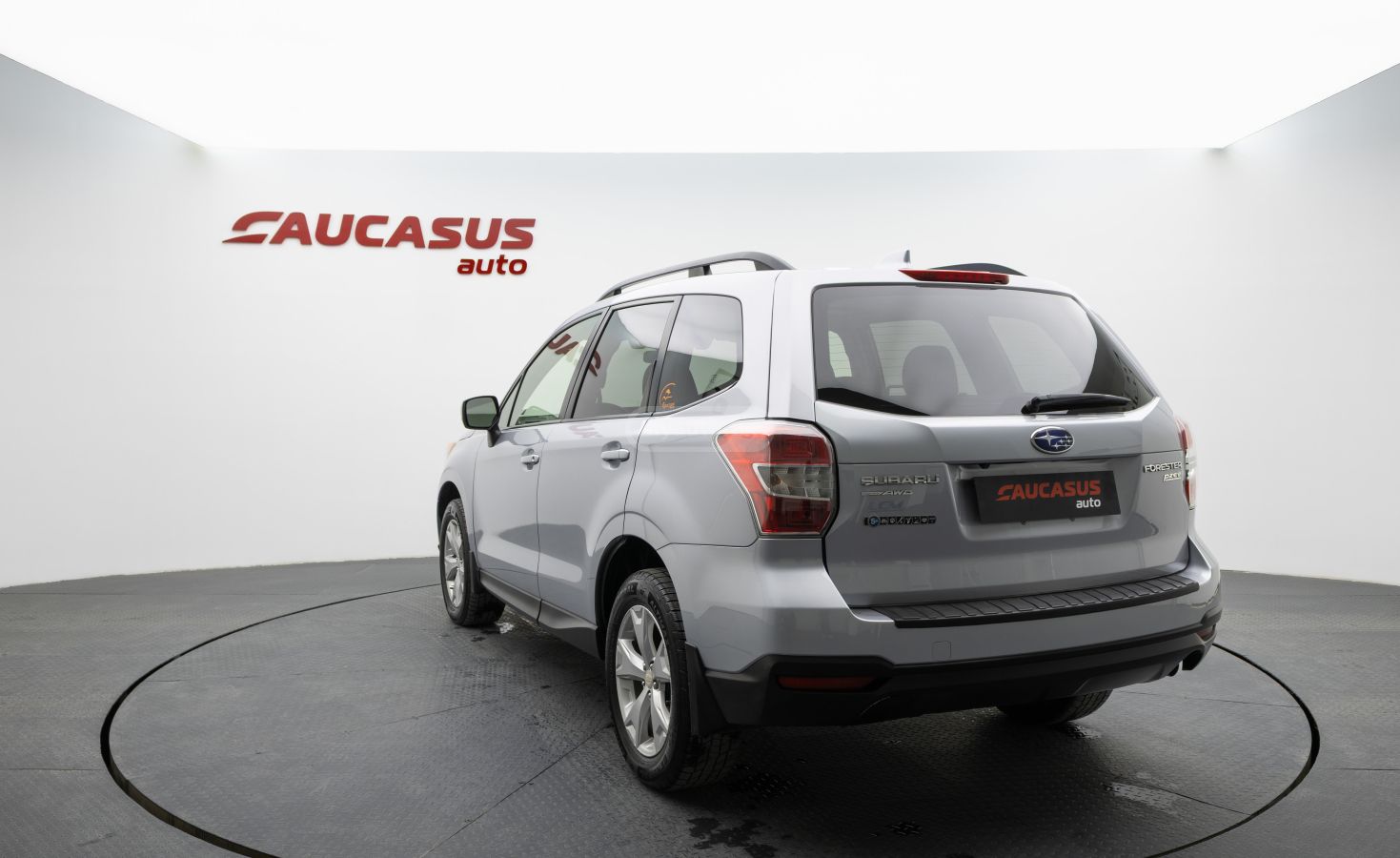 Subaru Forester 2016 — photo 2