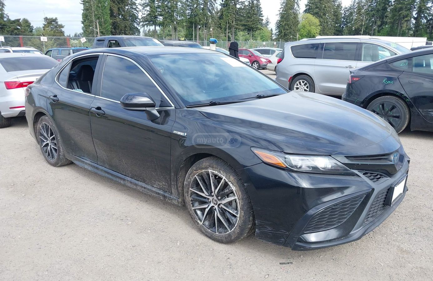 Toyota Camry 2021 — photo 2
