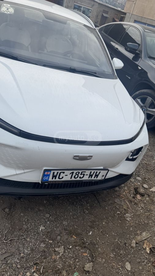 Geely Geometry C 2023 — photo 2