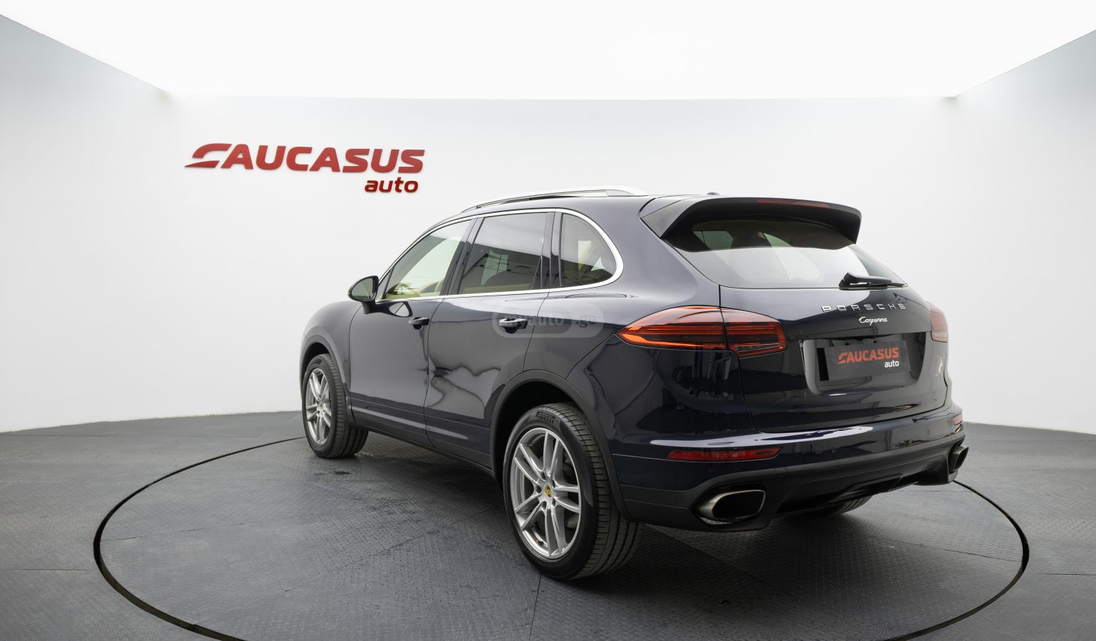 Porsche Cayenne 2016 — photo 2