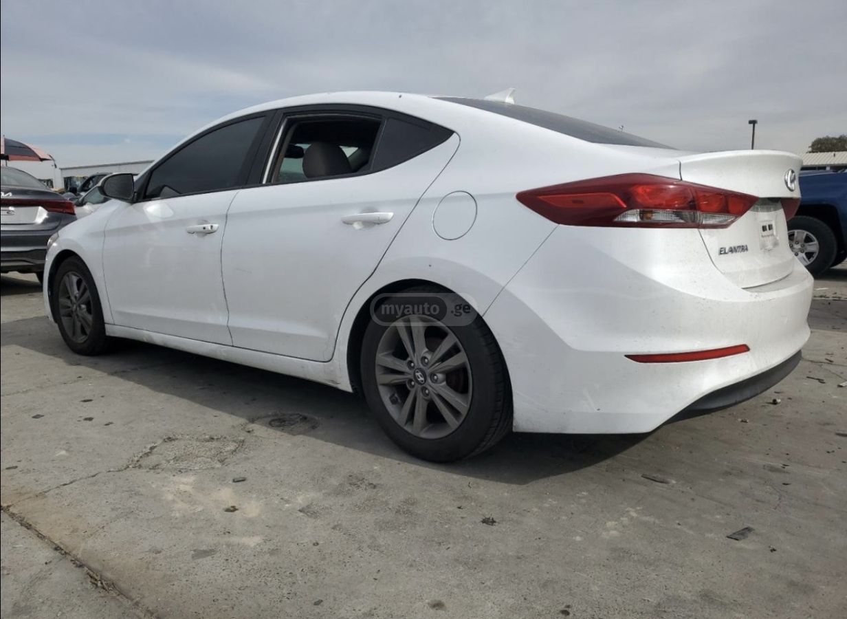Hyundai Elantra 2017 — photo 2