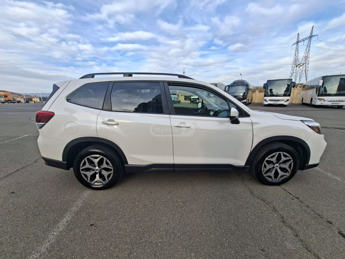 Subaru Forester 2019 — photo 2
