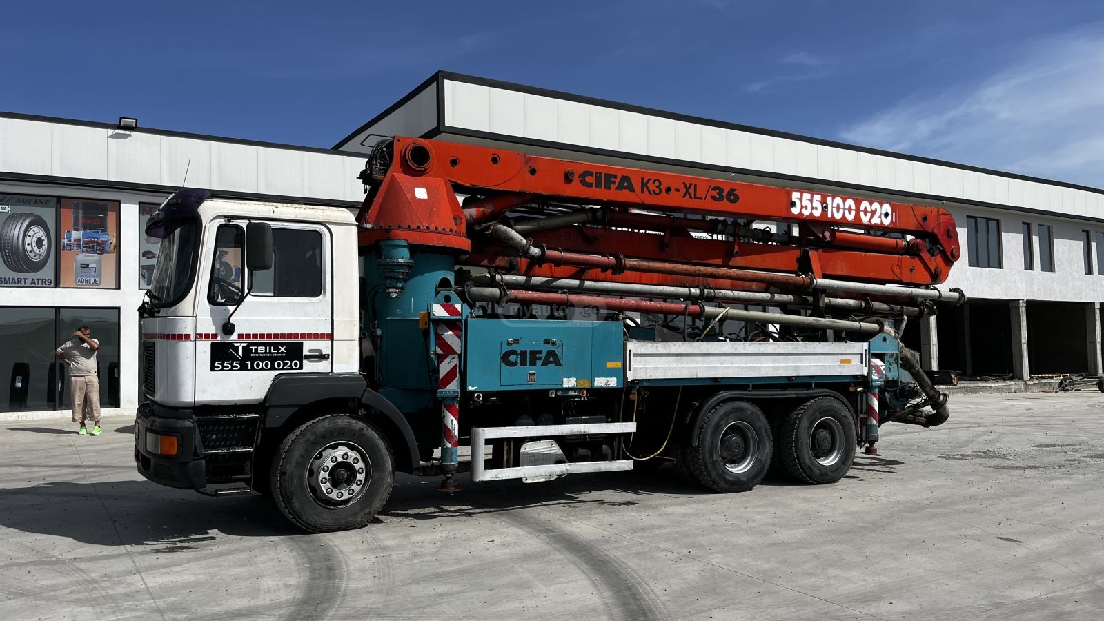 Isuzu TGA 26.400 2001 — photo 2