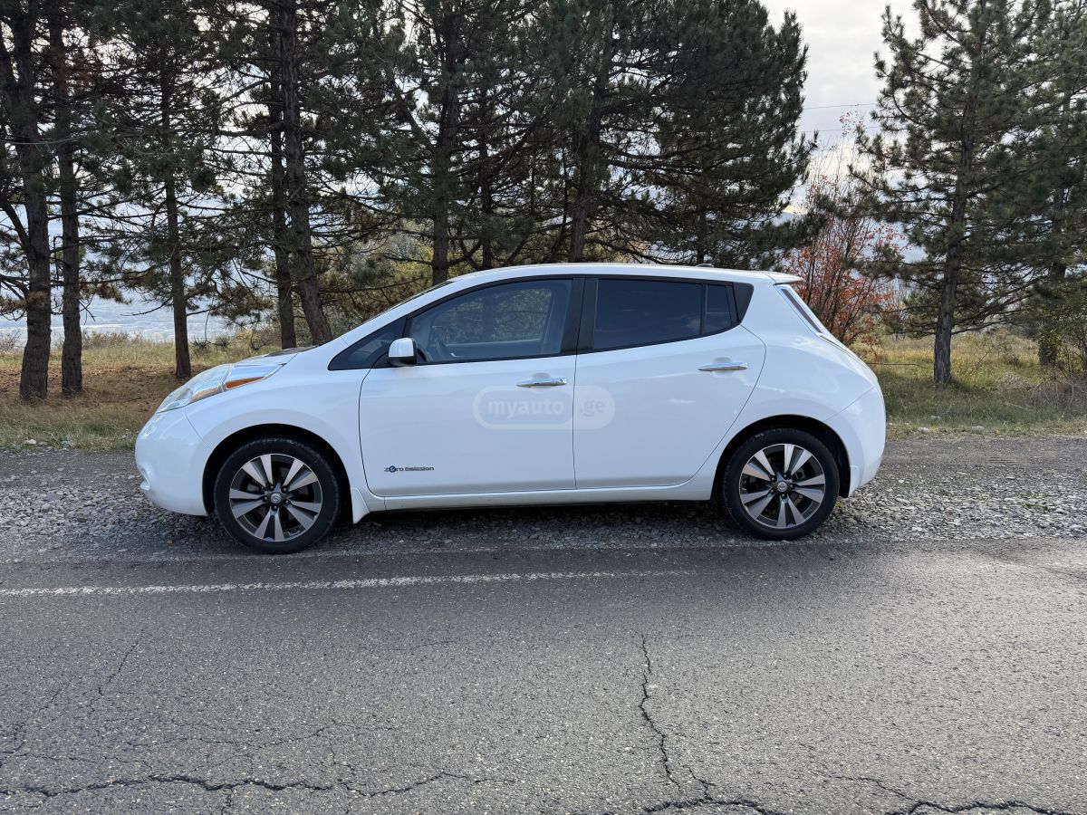 Nissan Leaf 2015 — photo 2