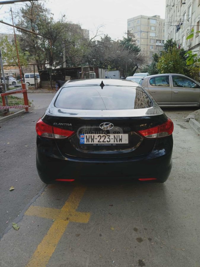 Hyundai Elantra 2013 — photo 2