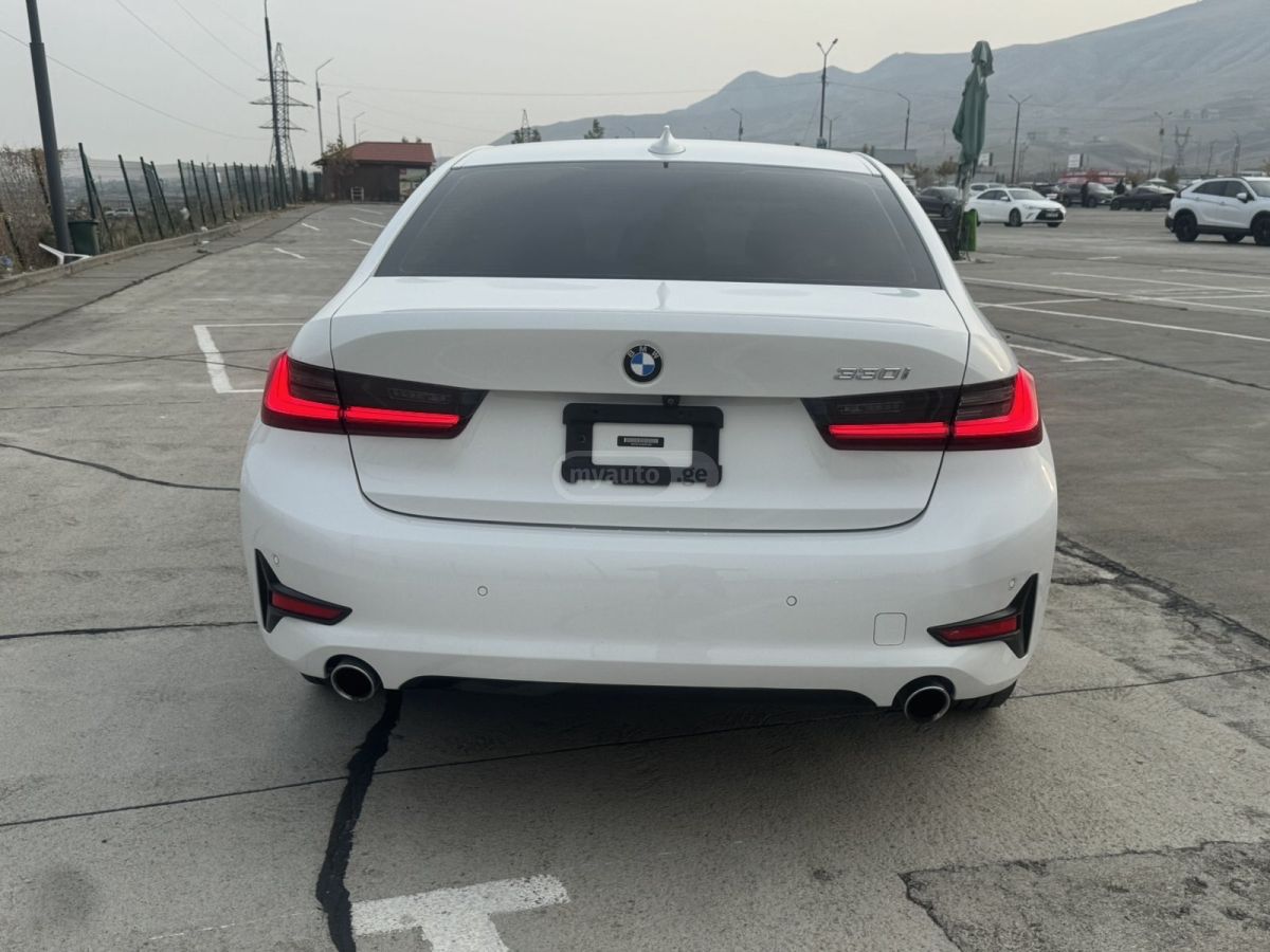 BMW 330 2021 — photo 2