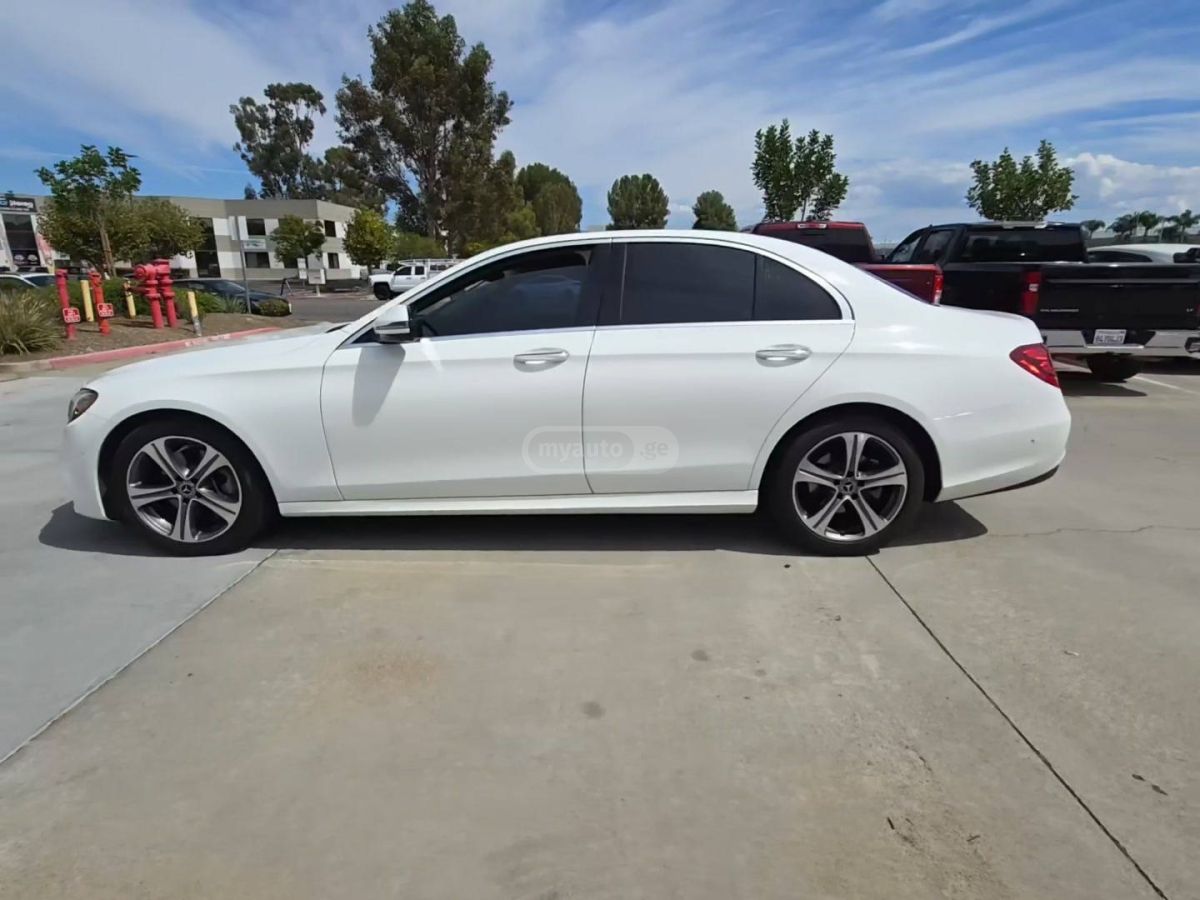 Mercedes-Benz E 300 2018 — photo 2
