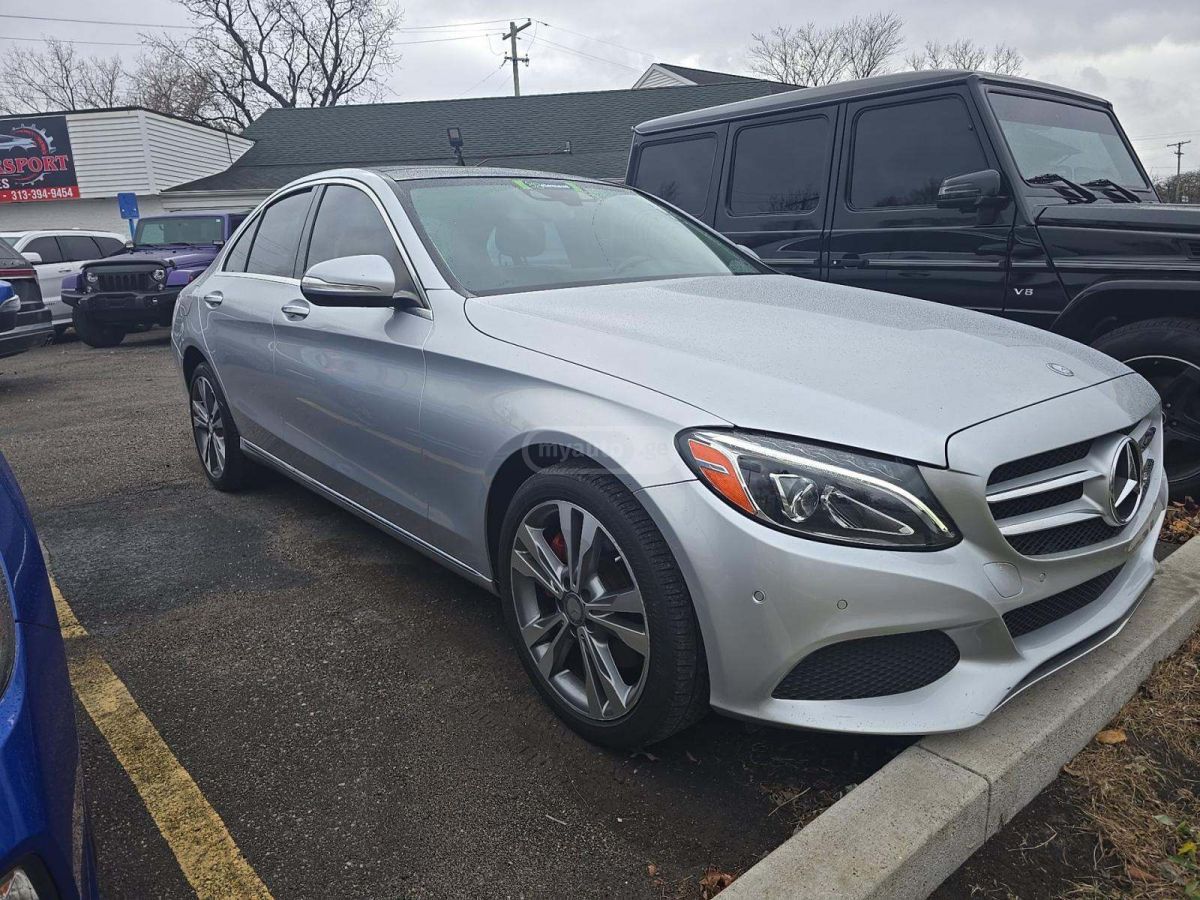 Mercedes-Benz C 300 2015 — photo 2