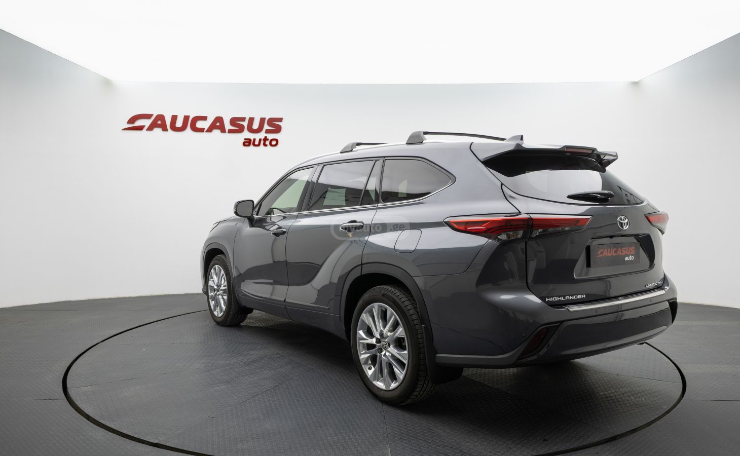 Toyota Highlander 2020 — photo 2