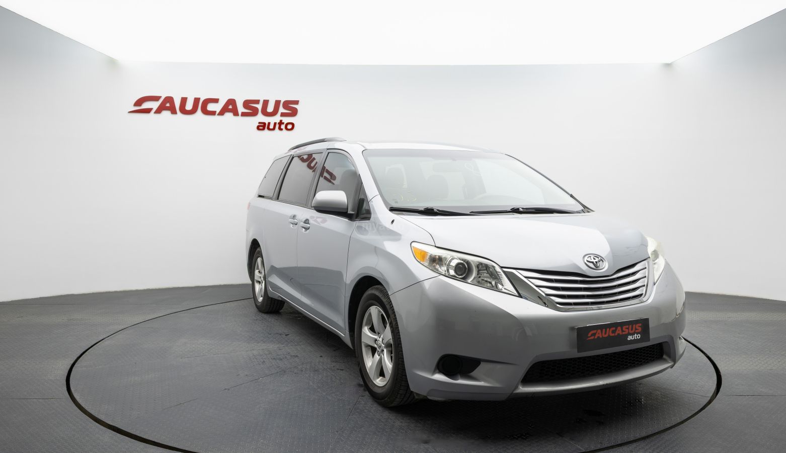Toyota Sienna 2014 — photo 2