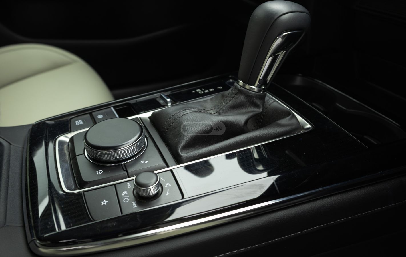 Mazda CX-30 2025 — photo 2