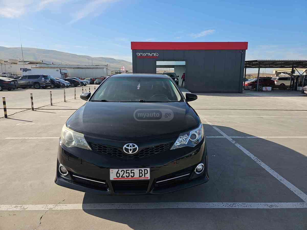 Toyota Camry 2014 — photo 2
