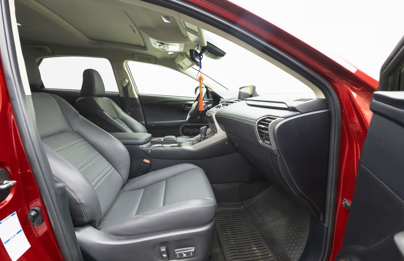 Lexus NX 300 2020 — photo 2