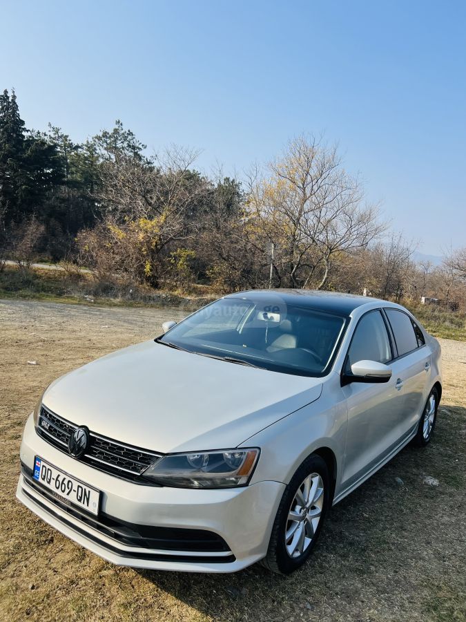 Volkswagen Jetta 2011 — photo 2