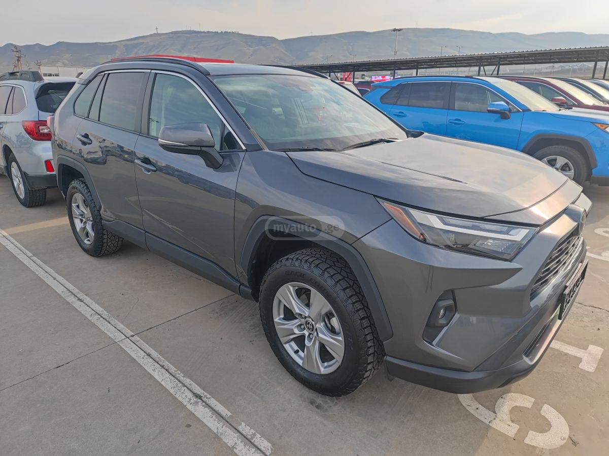 Toyota RAV4 2023 — photo 2