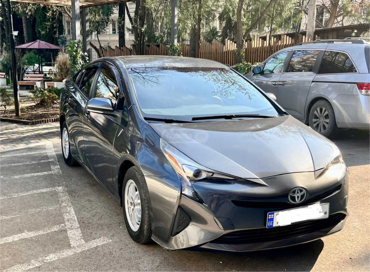 Toyota Prius 2016 — photo 2