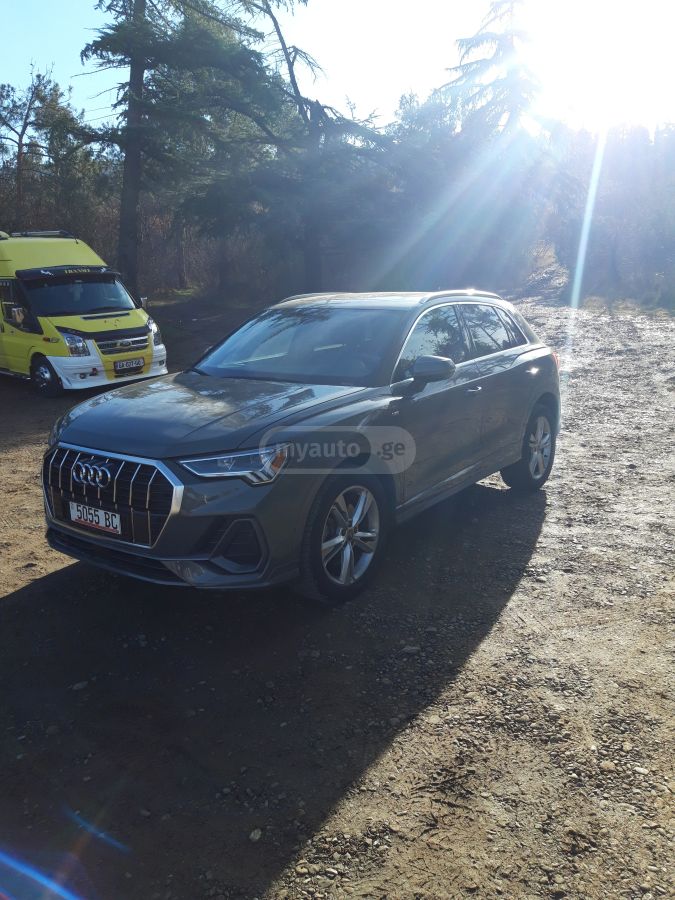 Audi Q3 2020 — photo 2
