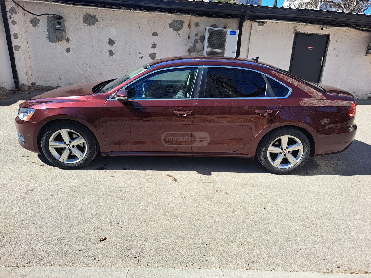 Volkswagen Passat 2011 — photo 2