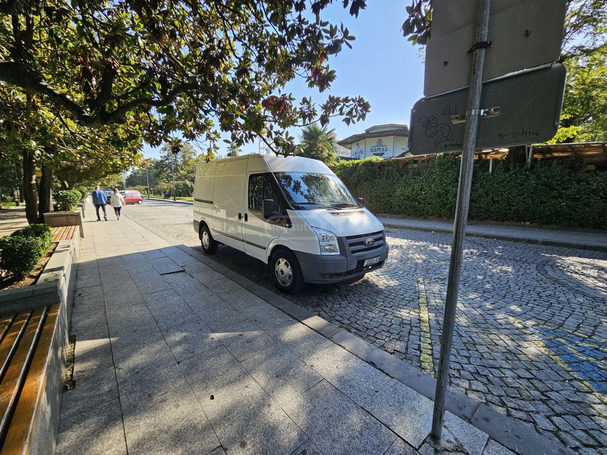Ford Transit 2010 — photo 2
